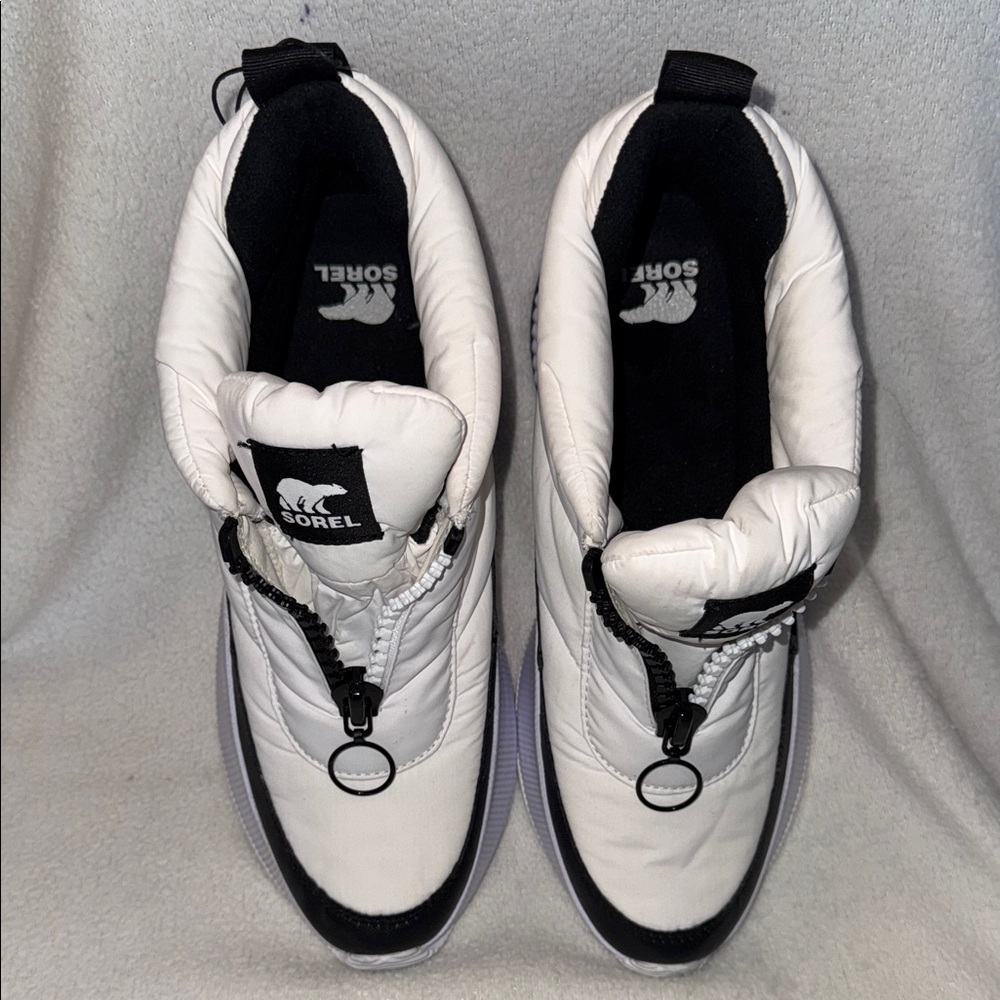 Sorel White & Black Quilted Boots - Size 10